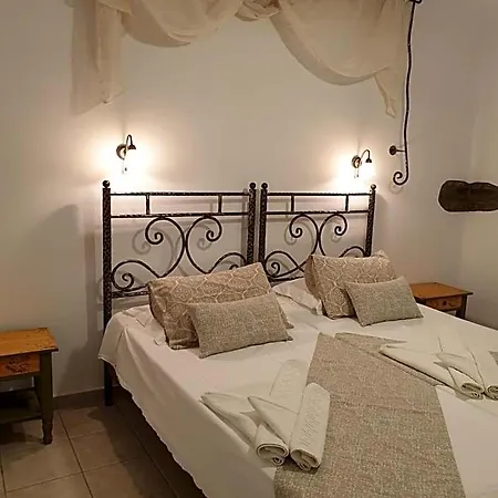 酒店 Sifnos Benaki 2*