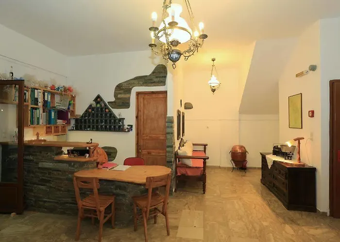 מלון Sifnos Benaki 2*